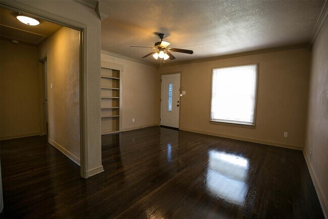 Building Photo - 4045 Winfield Ave