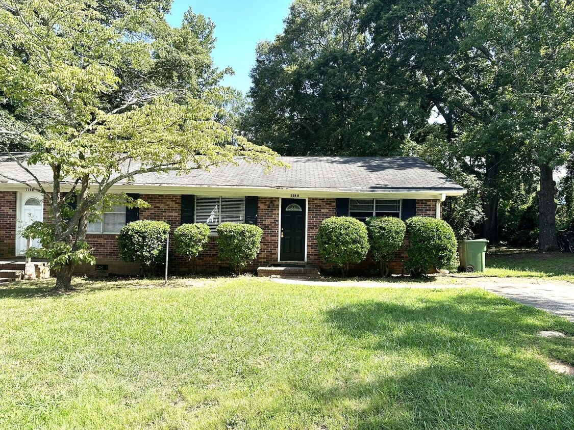 Nicely renovated 2 bedroom, 1 full bath duplex apt in Mauldin SC! - Nicely renovated 2 bedroom, 1 full bath duplex apt in Mauldin SC!