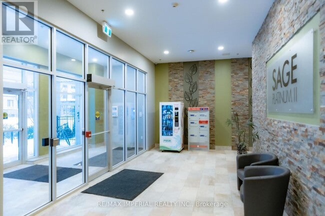 Building Photo - 308 Lester St