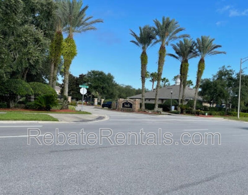 Foto principal - 13026 Sunset Lake Dr