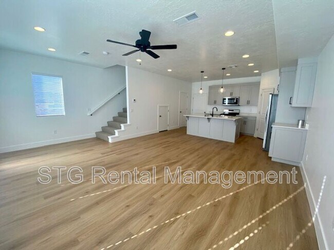 Building Photo - 2664 E Gray Birch Dr