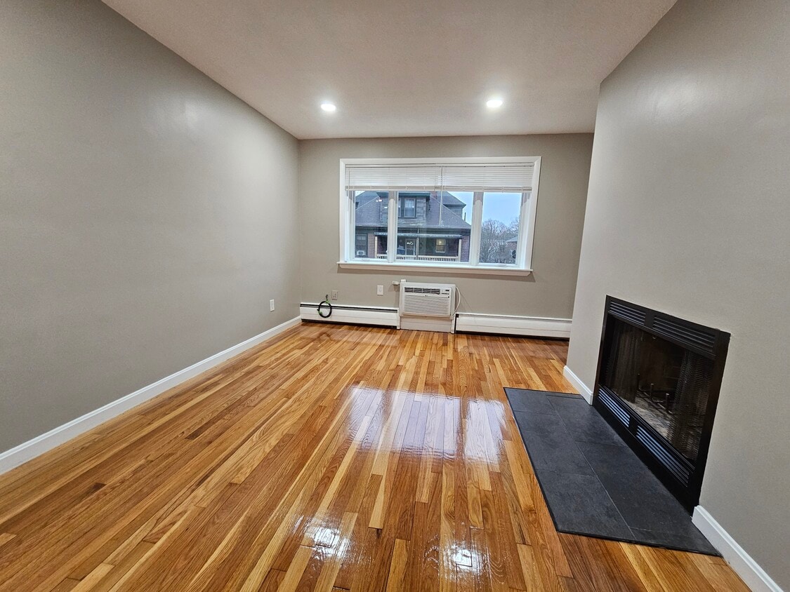 Primary Photo - 40 Evergreen St