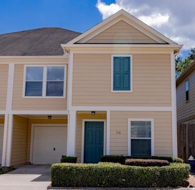 Building Photo - 718 Redwing Park Dr