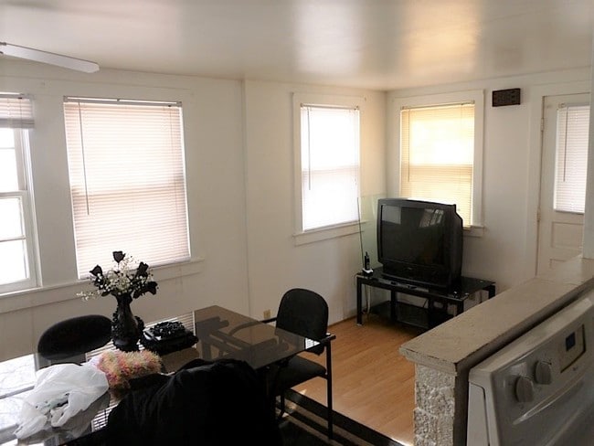 Foto del edificio - 2029 Sherman Ave