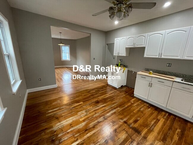 Building Photo - 134 Fremont Ave