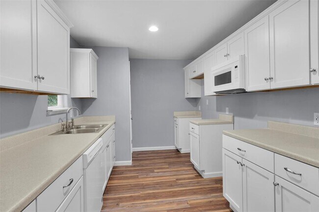 Building Photo - 10129 I-45