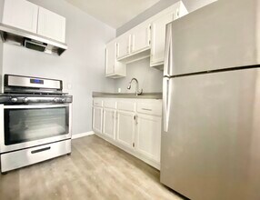 Building Photo - 854 S Oxford Ave