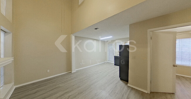 Foto del edificio - 2106 Woodnote Ln