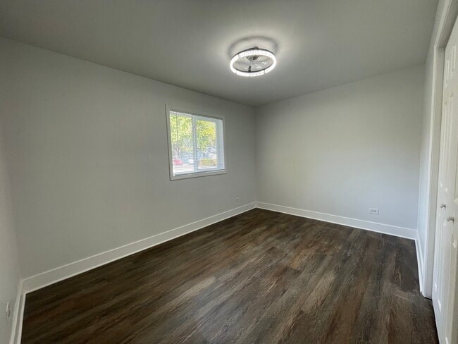 Building Photo - 37125 N Summerfield Dr