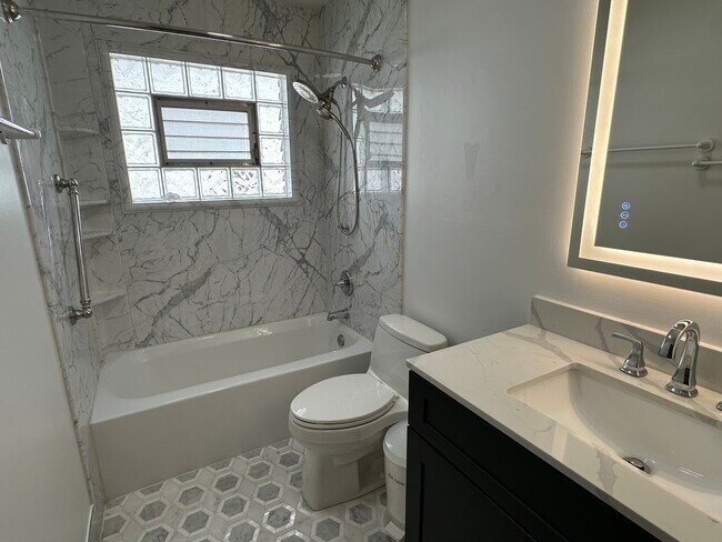 Foto del edificio - 2605 N 76th Ave