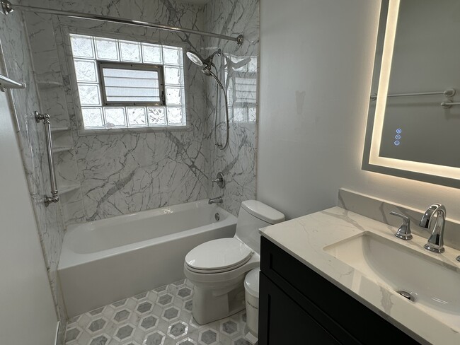 Building Photo - 2605 N 76th Ave