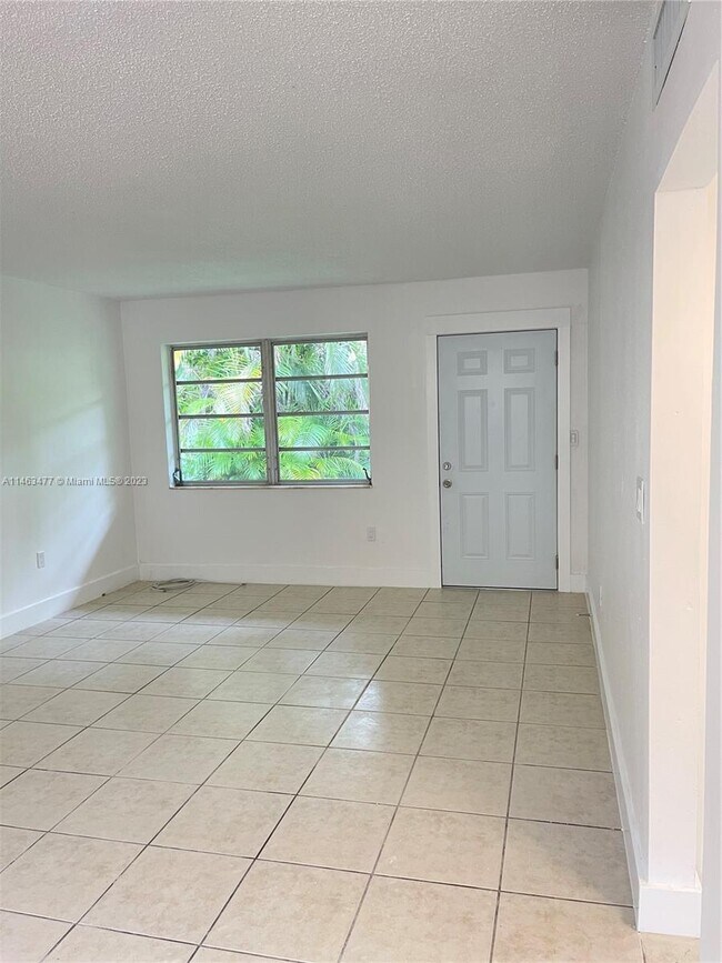 Foto del edificio - 10846 NE 3rd Ct