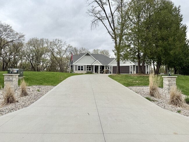 Building Photo - 5201 N Grand Videre Dr