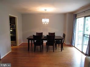 Foto del edificio - 5906 Westchester Park Dr