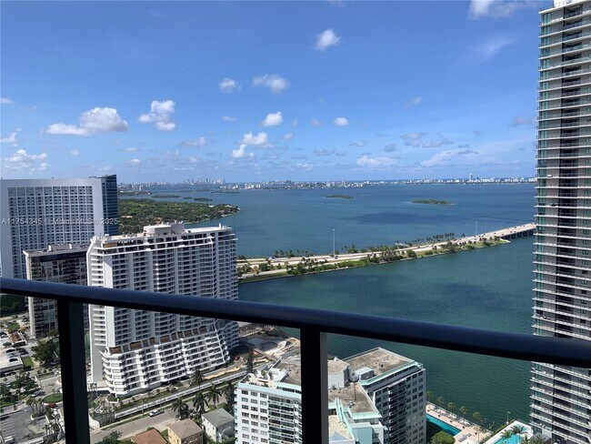 Building Photo - 650 NE 32nd St