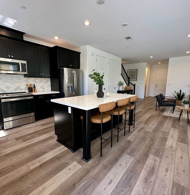 Building Photo - Beautiful 3 Bedroom, 2.5 Bath home availab...