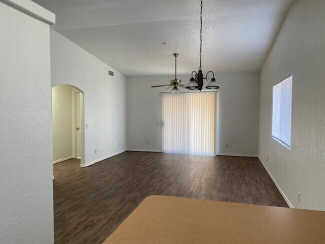 Building Photo - 3br/2ba split floor plan