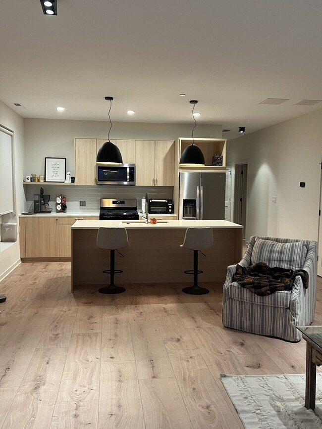 Foto del edificio - 8029 W Belmont Ave