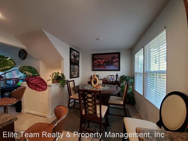 Building Photo - 3 br, 2.5 bath House - Jeffrey St 106