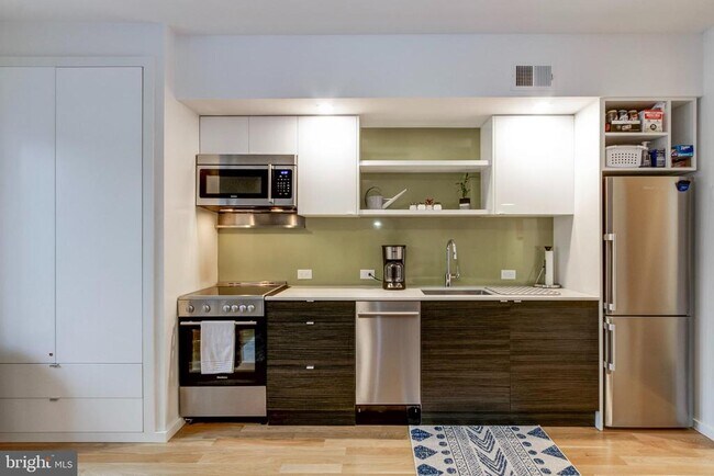 Foto del edificio - 1942 N Front St