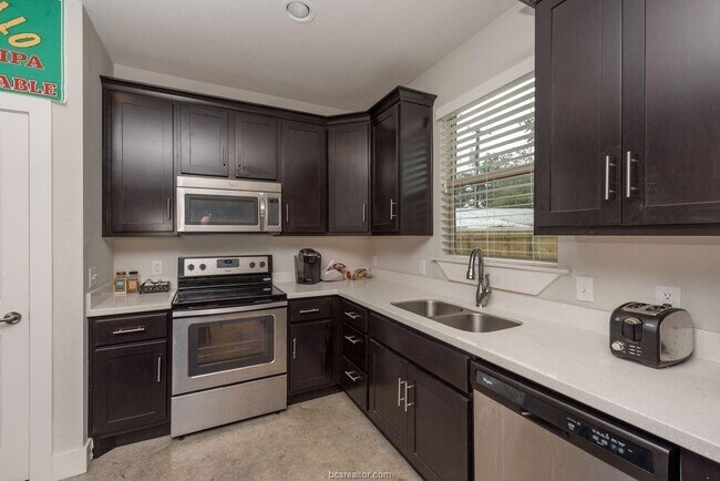 Foto del edificio - 4312 Oaklawn St