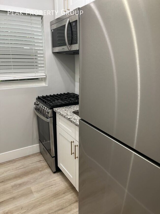 Foto del edificio - 5828 Ridge Ave