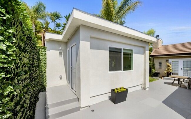 Foto del edificio - 10331 Newhome Ave