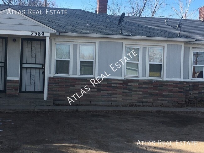 Foto del edificio - 1 Bedroom Apartment with a FENCED IN BACKY...