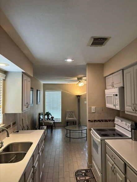 Foto del edificio - 7318 Dearborn St