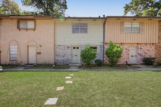 Building Photo - 413 W Semands Ave