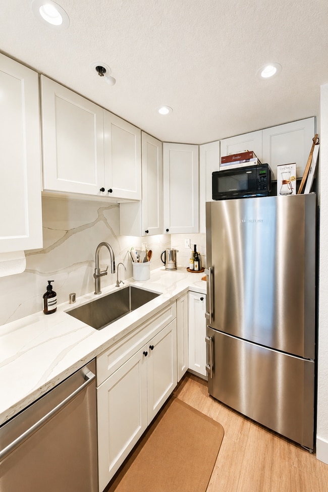 Photo - Furnished 1-Bedroom Garden Oasis at Bay Crest Condominiums | Rincon Hill