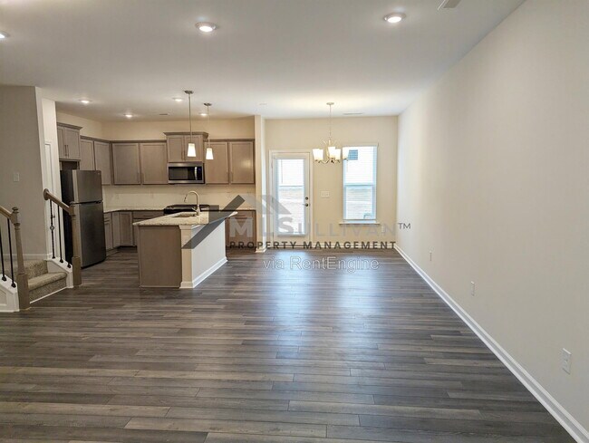 Building Photo - 1527 Smoky Mountains St