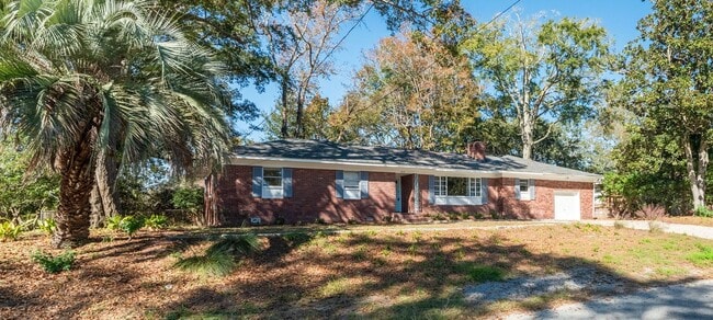 Photo - Peaceful Living in West Ashley! House