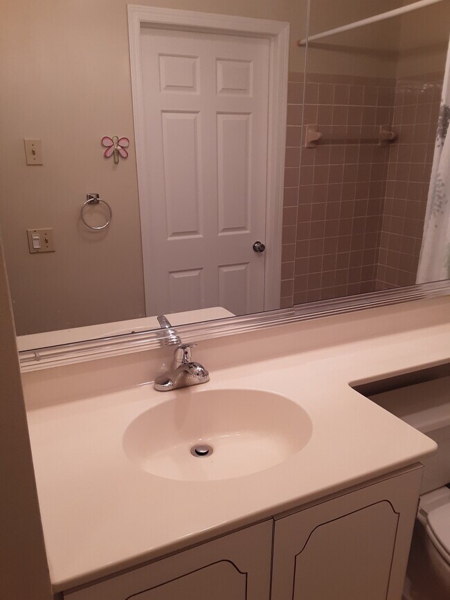 1465 E Putnam Ave Unit 315, Greenwich, CT 06870 Condo for Rent in