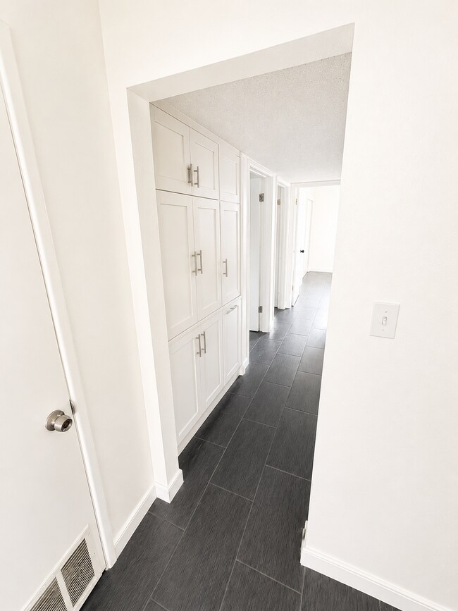 Foto del edificio - 708 White Ln
