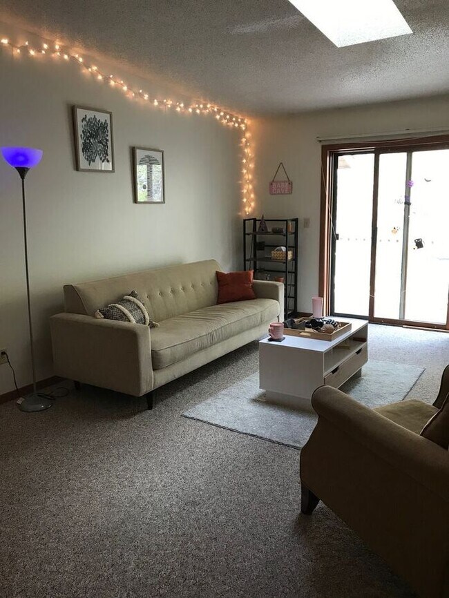 $1,455 | 3 Bedroom, 2 Bathroom Condo | Cat... - 4