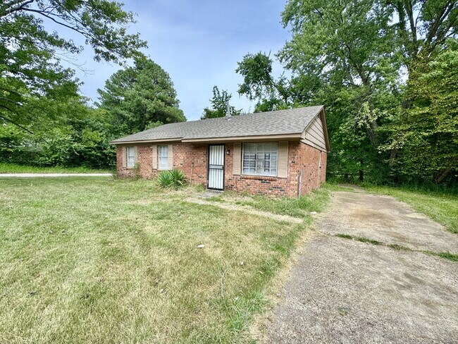 Building Photo - 4540 Spring Valley Dr