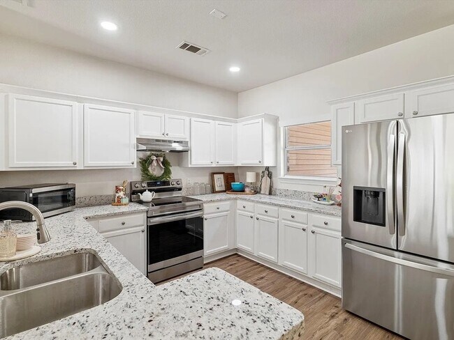 Foto del edificio - 2305 Homewood Ln