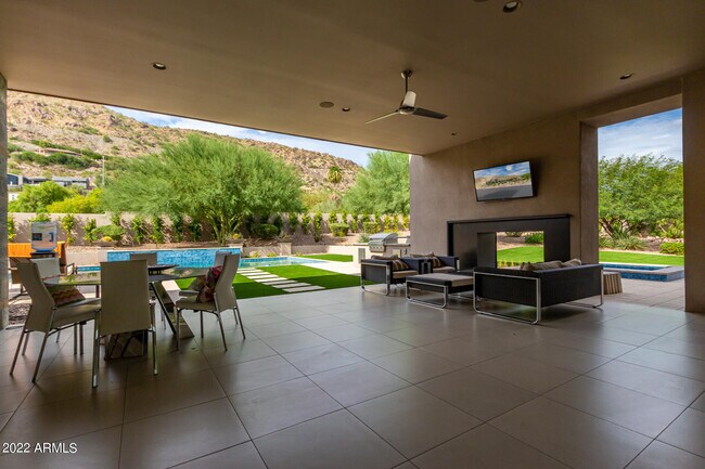 Building Photo - 5720 E Joshua Tree Ln