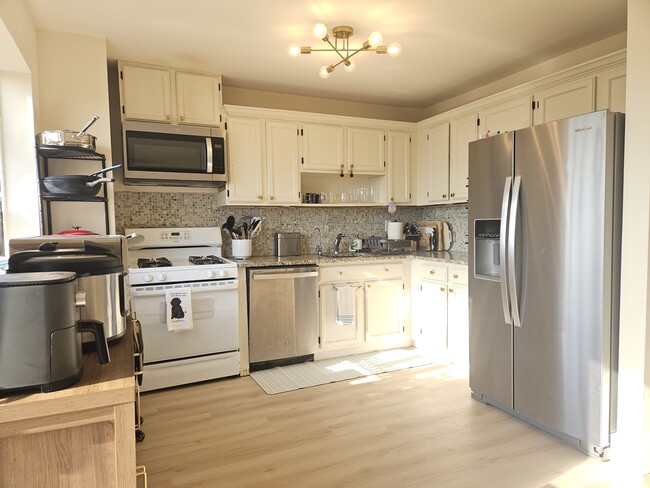 Building Photo - 50 Alana Dr