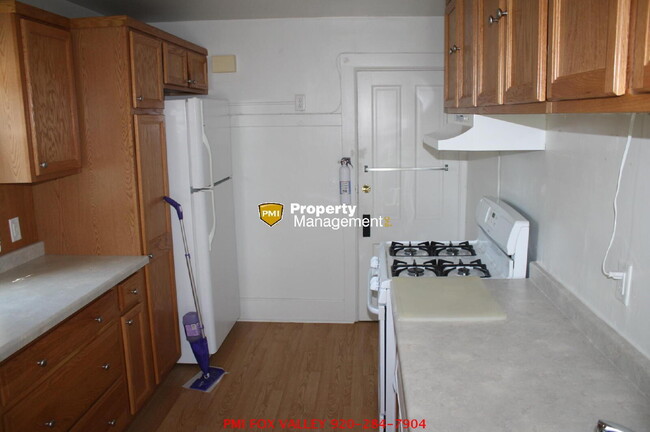 Foto del edificio - Upper Unit 3 bedrooms & shared garage
