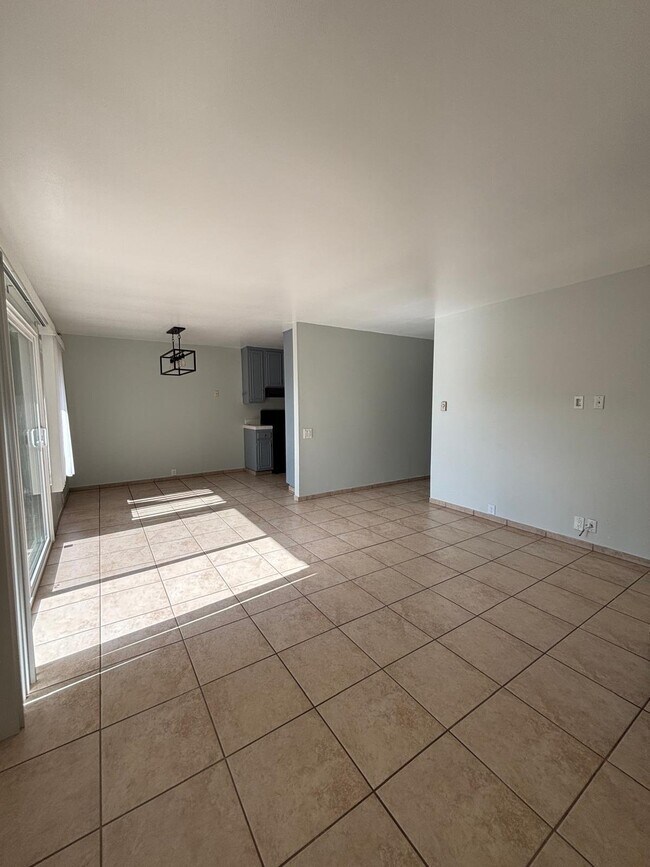 Building Photo - 1729 Regency Wy