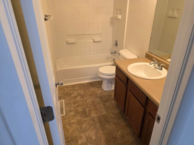 Foto del edificio - 3001 Azalea St