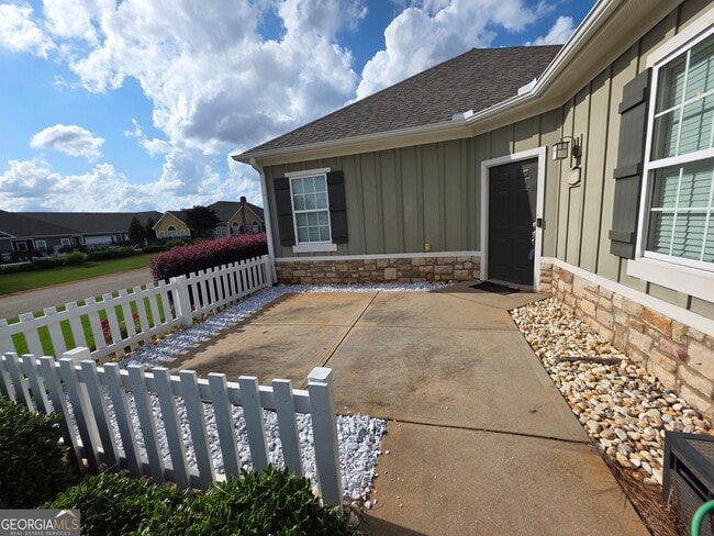 Building Photo - 412 Nandina Ct