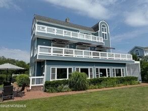 Building Photo - 5 Beacon Blvd