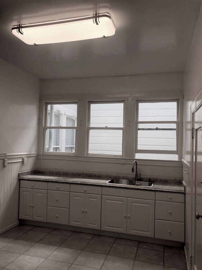 Building Photo - 325 Parnassus Ave