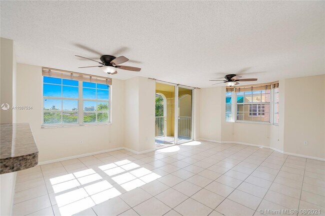 Foto del edificio - 19655 E Country Club Dr