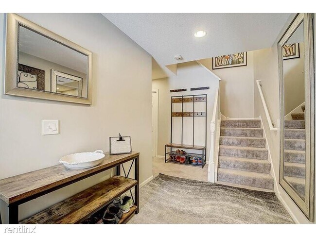 Building Photo - 2 br, 2 bath Townhome - 10712 Tamarack St NW