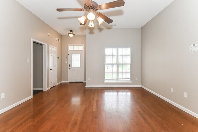 Foto del edificio - 5682 Hunters Chase Dr