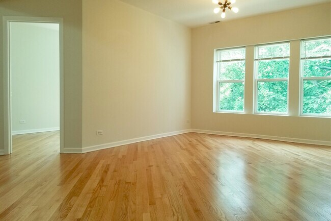 Foto del edificio - 4360 W Wilson Ave